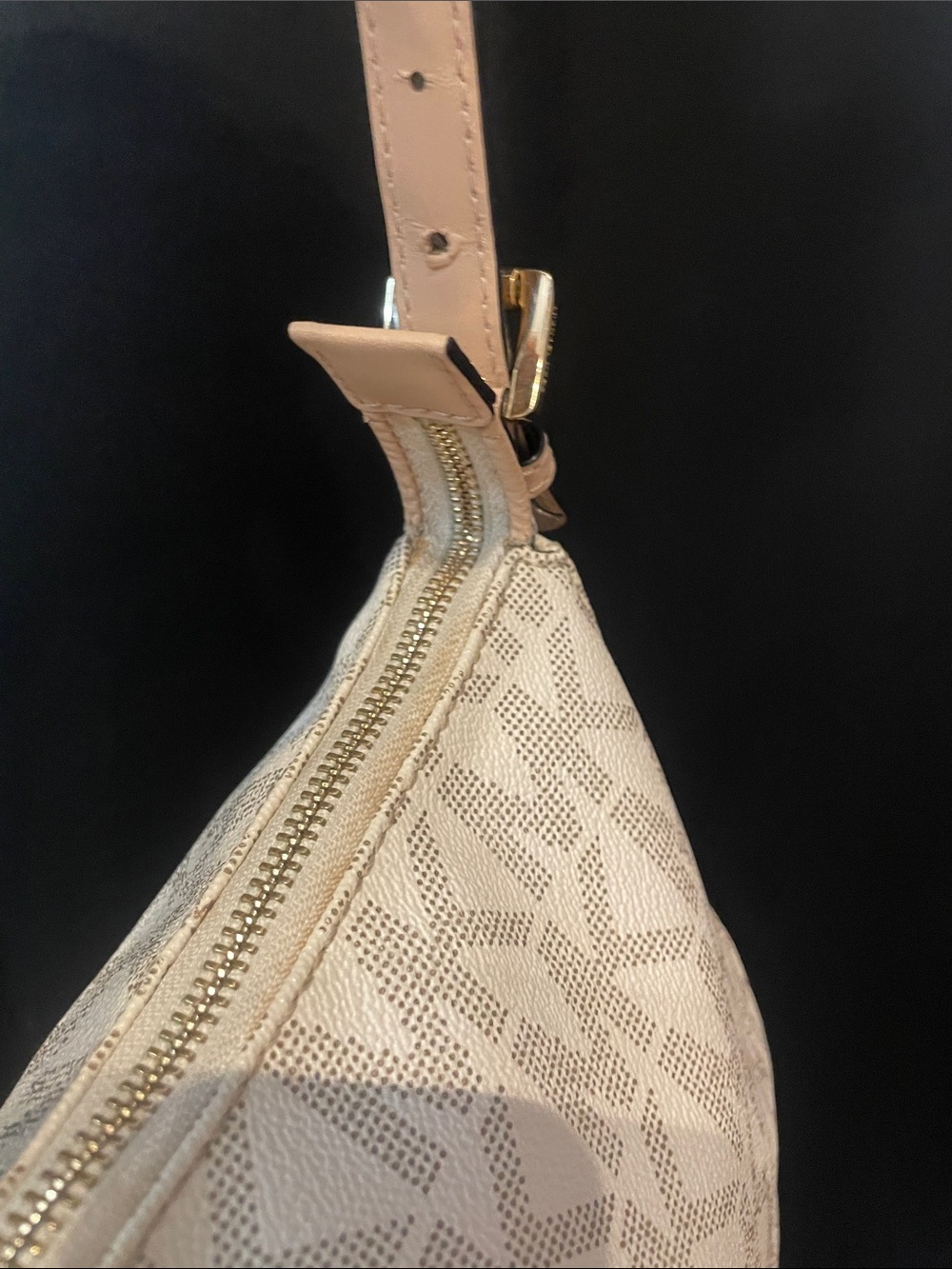 MICHAEL Michael Kors Beige Cream Monogram Shoulder Bag with Gold Charm - Picture 10 of 13